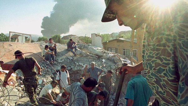 Последствия землетрясения в городе Измит в Турции. 18 августа 1999